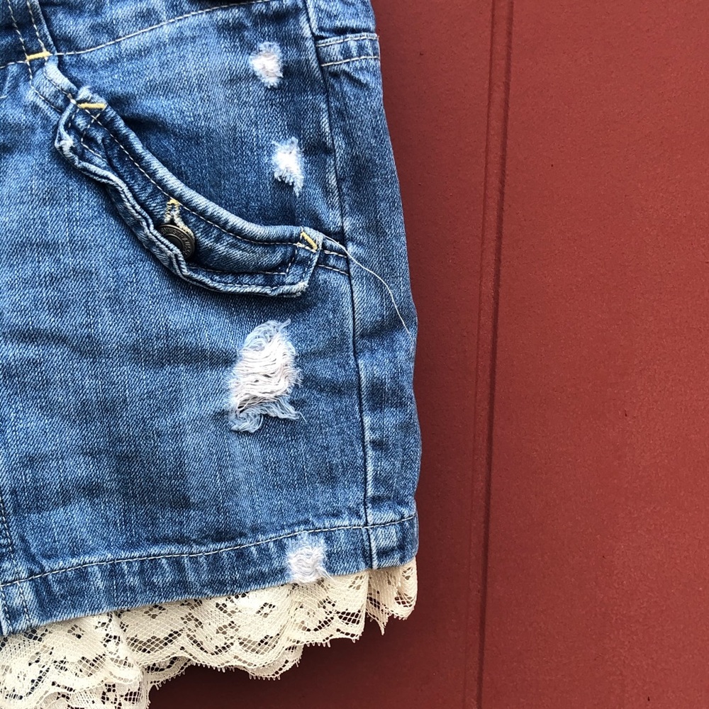 Levi’s Denim Shorts With Lace Hems size 7 - Picture 4 of 8